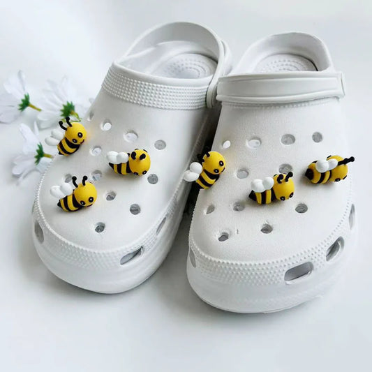 6 Pcs Cute 3D Little Bees Hole Buckle Hole Shoe Charms Decorations Cute Cartoon Bee Shoes Buckle DIY 3D Hole Shoe Accessories