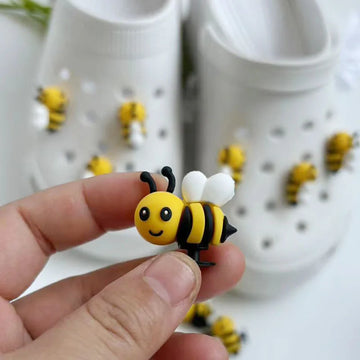 6 Pcs Cute 3D Little Bees Hole Buckle Hole Shoe Charms Decorations Cute Cartoon Bee Shoes Buckle DIY 3D Hole Shoe Accessories